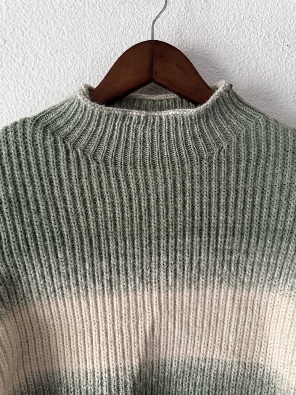 Cozy Sage Green Cream Lantern Sleeve Ribbed Cropped Sweater Statement Sleeve
L - Picture 4 of 15